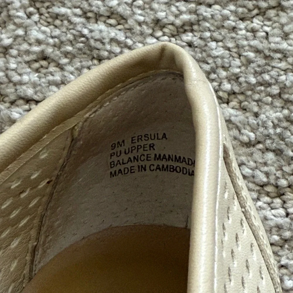 Dolce‎ Vita Ersula Perforated Loafer SLIP ON Beige Women 9 FAUX LEATHER CHUNKY